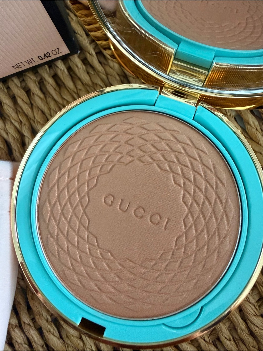 Gucci Turquoise and Gold Compact Powder - Picture 4 of 5